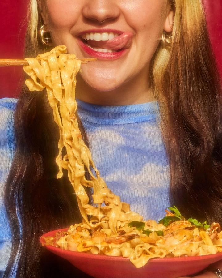 Garlic Black Pepper Saucy Noodles - Giften Market