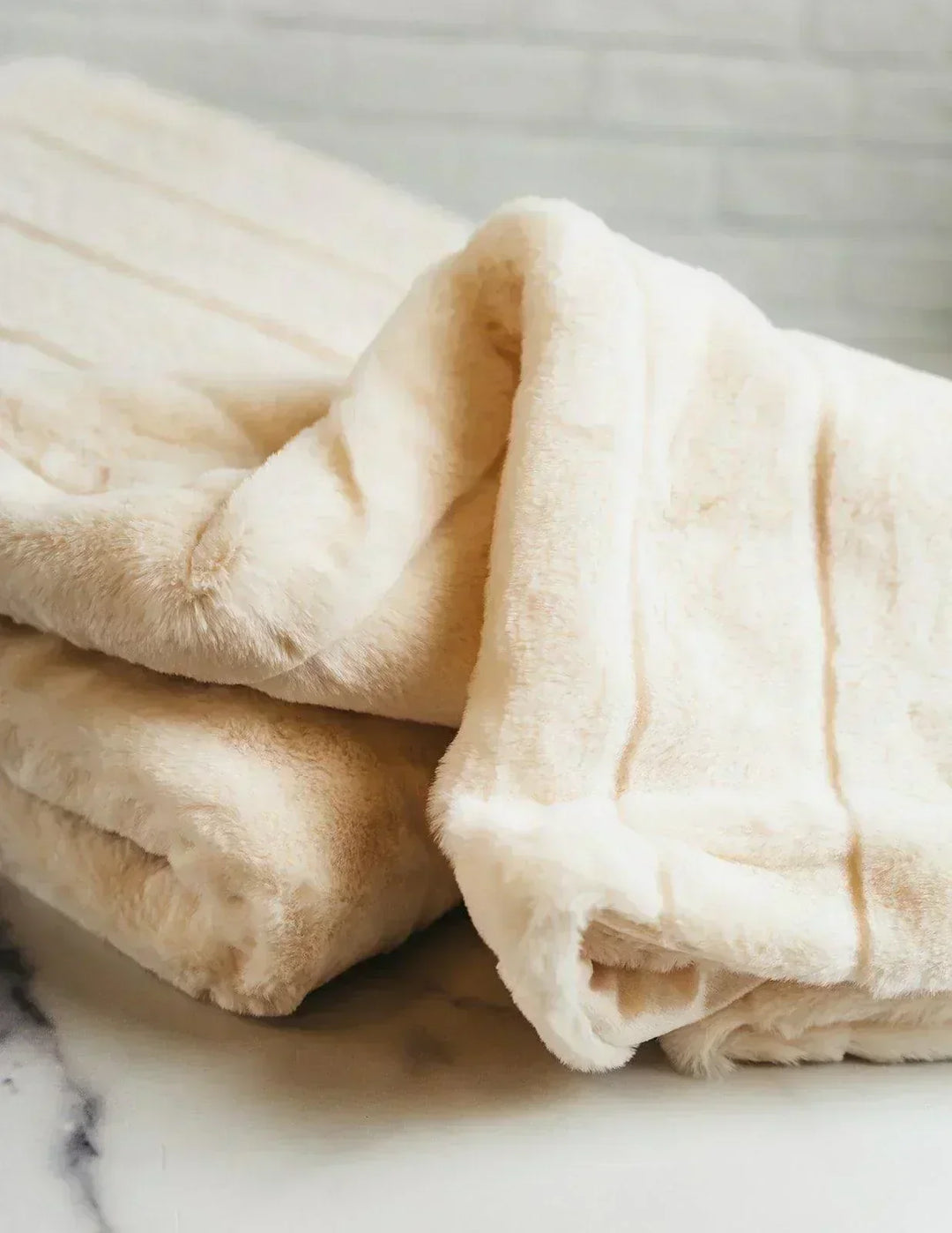 Luxe Faux Fur Throw Blanket - Giften Market