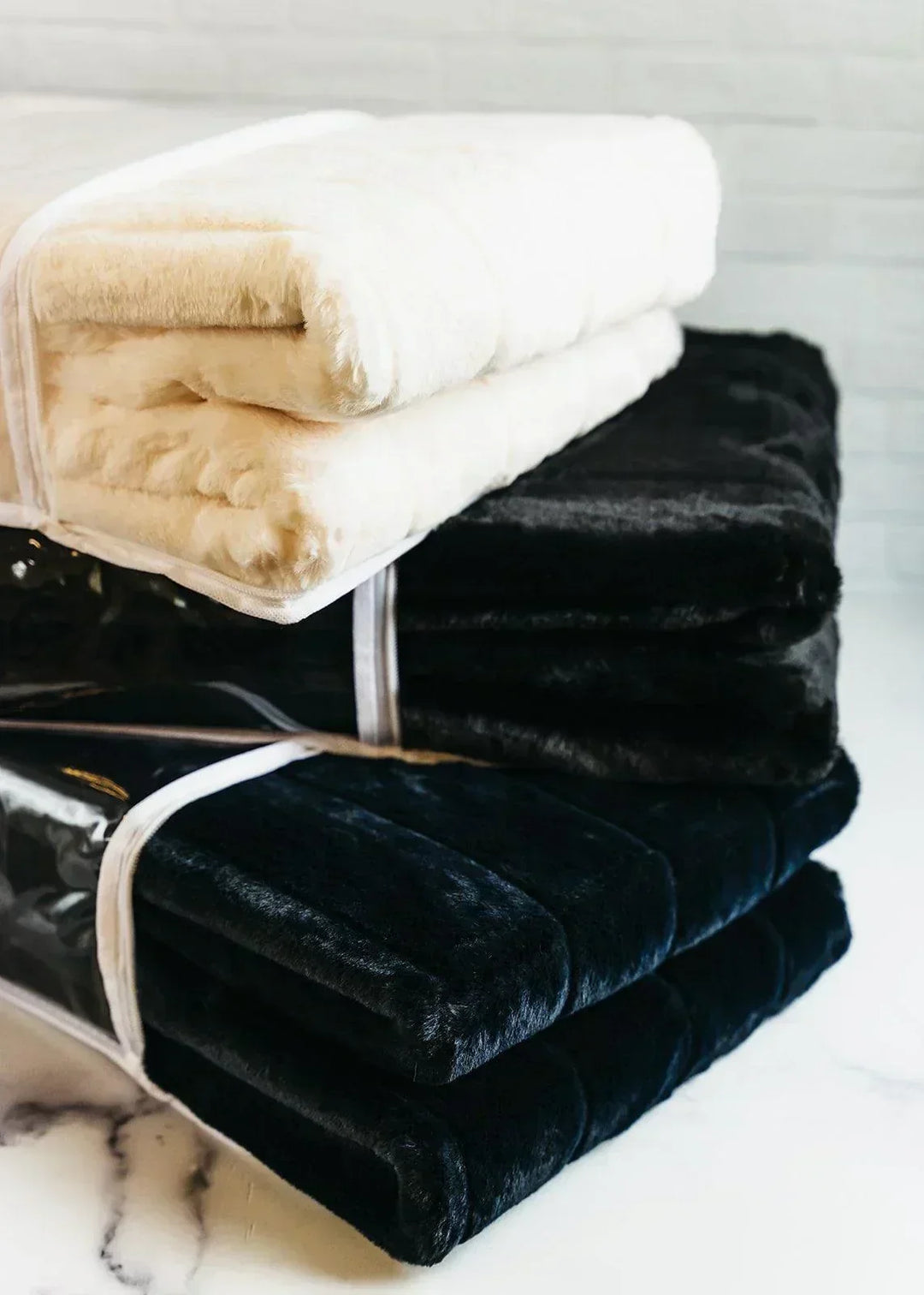 Luxe Faux Fur Throw Blanket - Giften Market