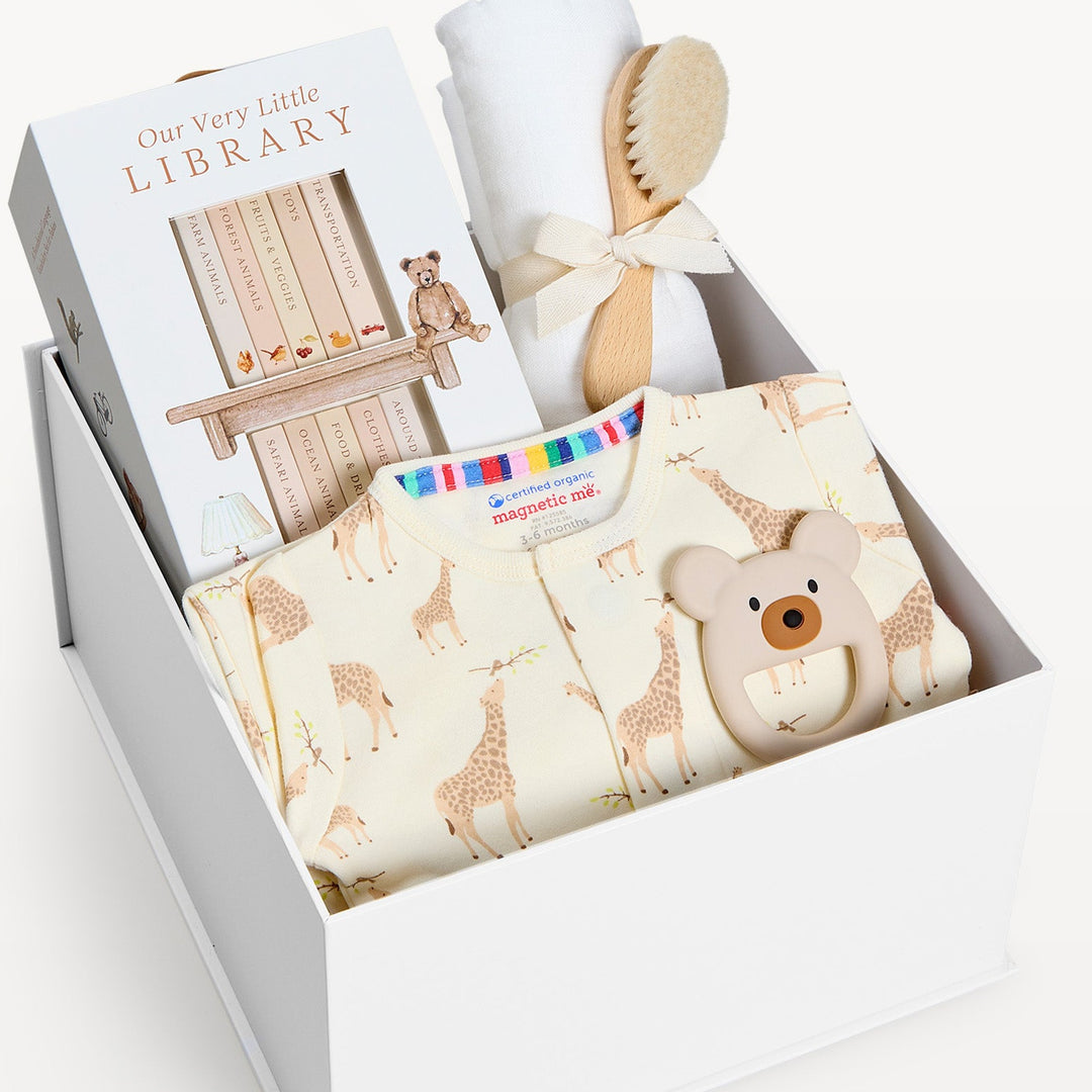 Sweet Beginnings Baby Gift Box Jolie Giraffe, close-up of the open gift box. Giften Market.