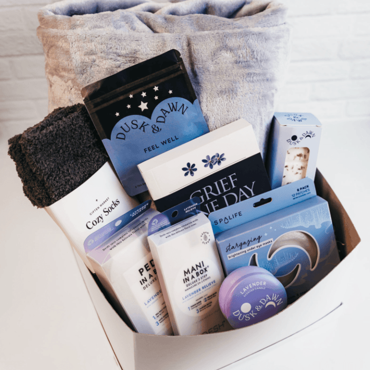 Virtual Hug Deluxe Gift Box - Giften Market